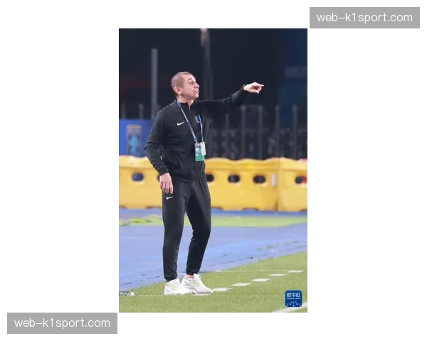 【2026年4月中超联赛·赛前·动态赛前发布会，南通支云主帅确认将变阵四后卫，强调攻守平衡